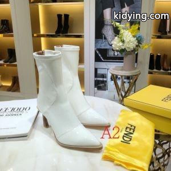 秋のコーデで使いやすいフェンディ多色可選 FENDI 一気にトレンド感が出す レザーブーツ 遊び心たっぷり秋冬コーデ_フェンディ FENDI_ブランド コピー 激安(日本最大級)-1