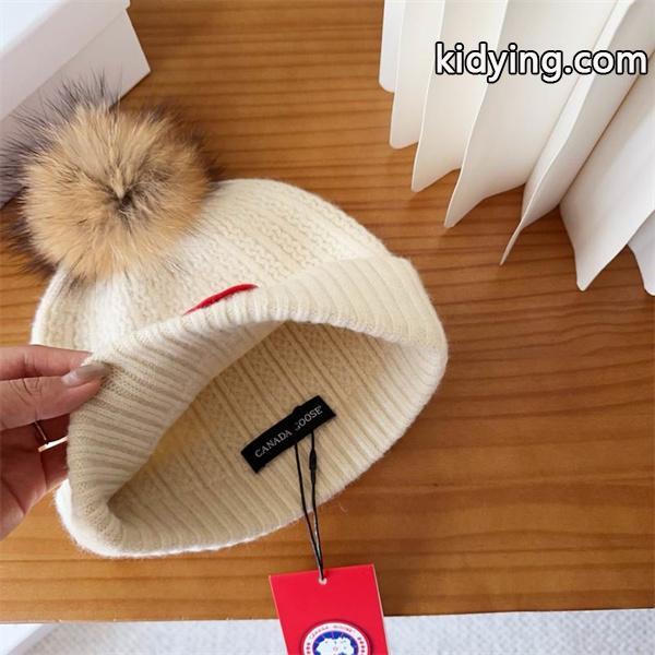 ふんわり秋冬新作 カナディアングース Canada Goose ポンポン帽子 スーパーコピー 高品質-1