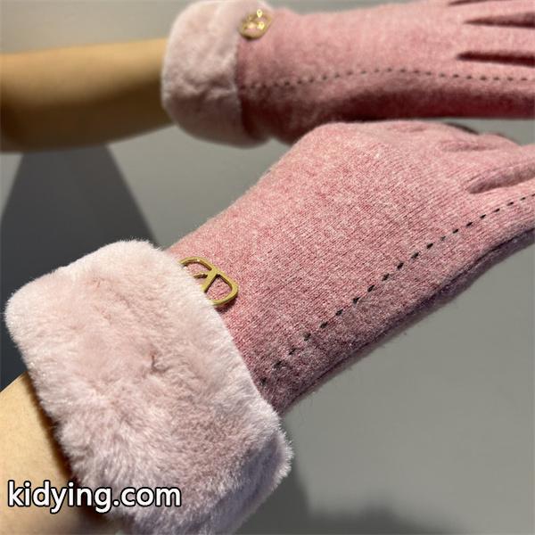 ブラック ファーカフス V ロゴ 手袋 ヴァレンティーノ Valentino コピー 秋冬 温か 上品 トレンド-2