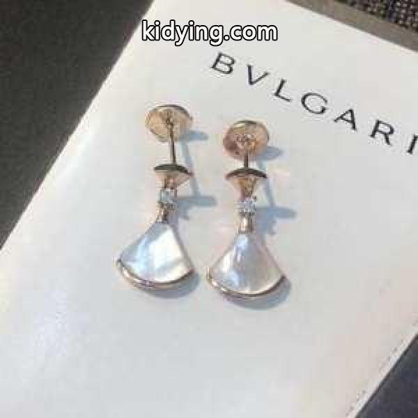 肌寒い季節に欠かせない ピアス ブルガリ 季節を感じた秋冬ファッション BVLGARI 冬ファッションの定番 簡単にトレンド感のある_ブルガリ BVLGARI_ブランド コピー 激安(日本最大級)-0