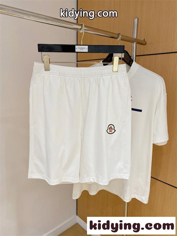 2026最新モンクレールセットアップコピーMONCLER 個性的カジュアルスタイルおしゃれ-3