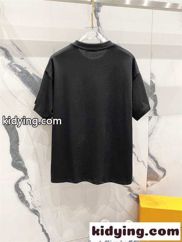 PRADA コピー プラダ Re-Nylon 半袖Tシャツ ブラック ナイロンポケット ロゴプレート ミニマルデザイン 軽量高機能 モード系 メンズ-4