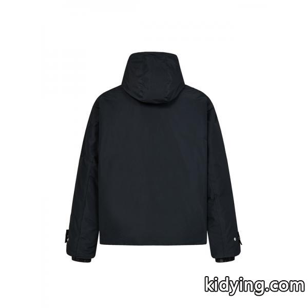 PRADA プラダ コピー 注目度MAX 2026冬 ボリューム感 洗練 ダウンジャケット-1