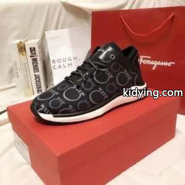 秋冬っぽいスタイルを作り出す サルヴァトーレフェラガモ この秋におしゃれでかわいい着こなし FERRAGAMO ローファー 冬のお洒落を楽しむ_フェラガモ FERRAGAMO_ブランド コピー 激安(日本最大級)-0