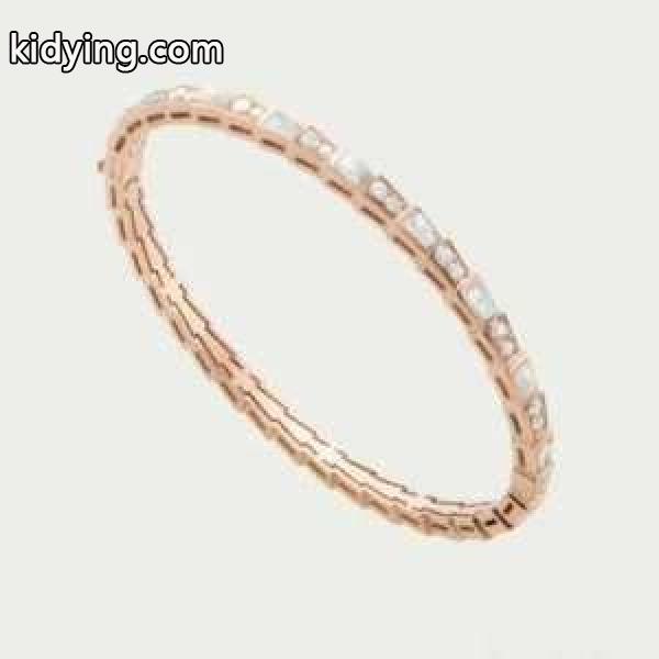 秋冬にぴったりトレンドな着こなし ブレスレット 今シーズンもトレンド感溢れたコーデブルガリ BVLGARI_ブルガリ BVLGARI_ブランド コピー 激安(日本最大級)-0