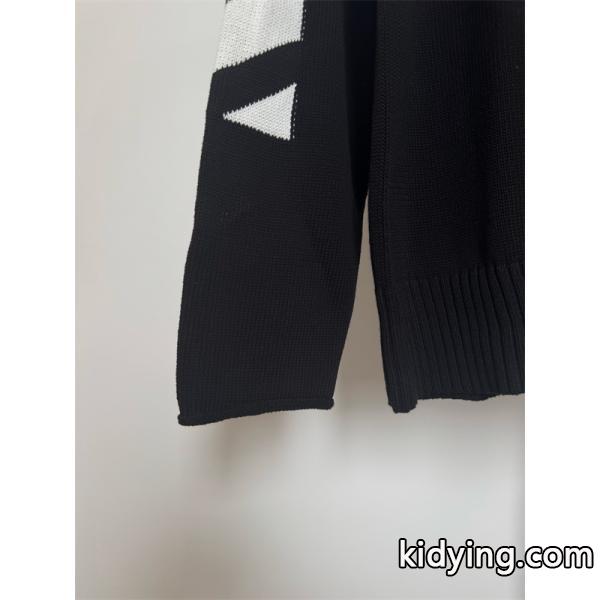 高級感 大人カジュアル グレー × ホワイトセーター Off-White コピー 2025秋冬注目スタイル オフホワイト-3