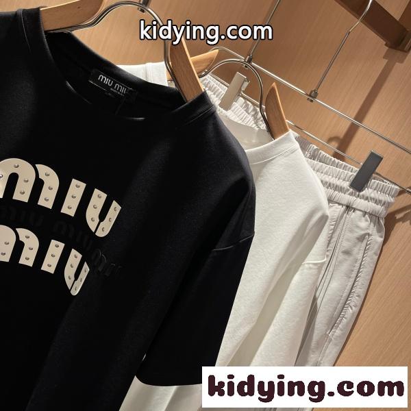 2026新作 MIUMIU ミュウミュウ コピー ロゴプリント 半袖Tシャツ メンズ クルーネック ブラック オーバーサイズ ストリート カジュアル-1