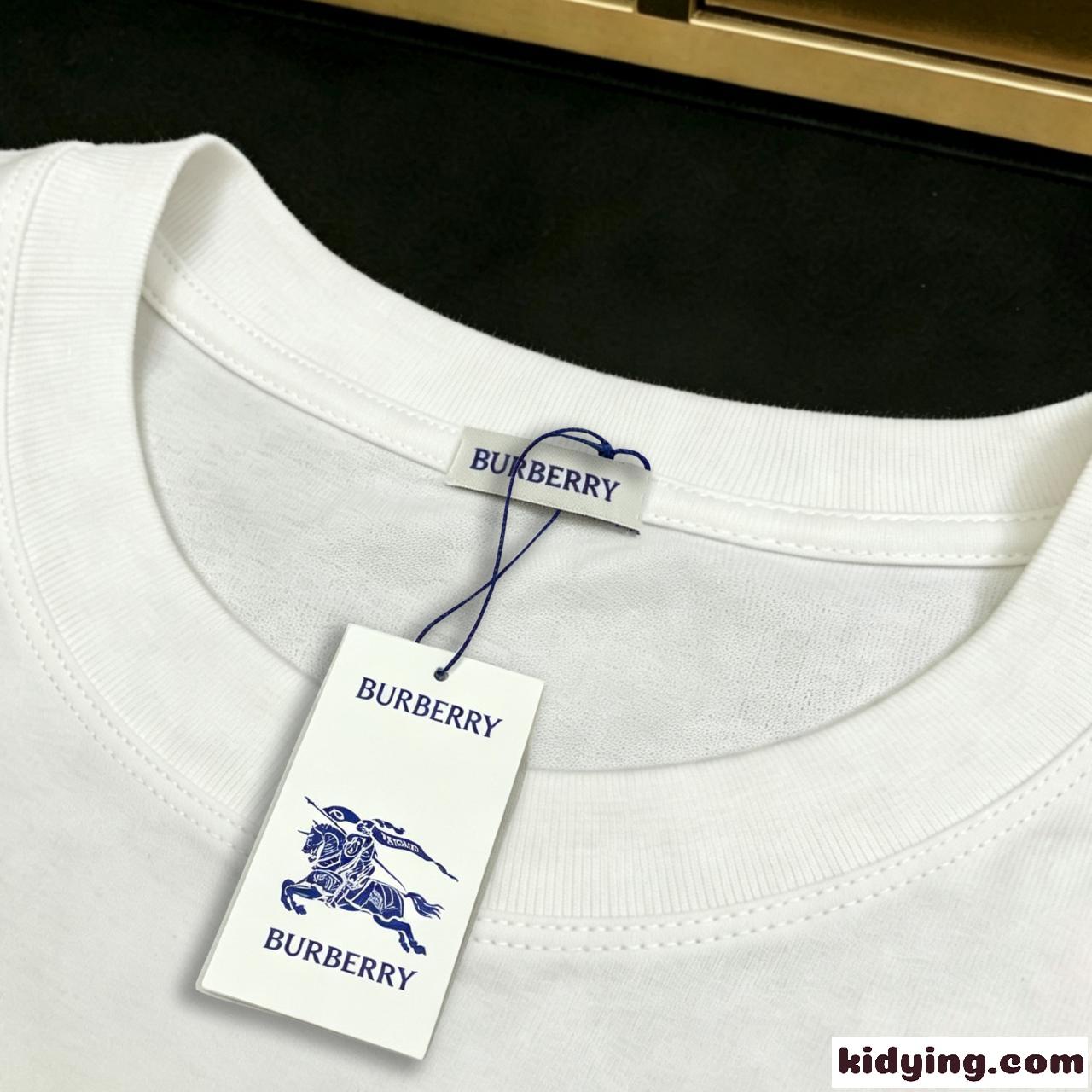 ペイントロゴ TBエンブレム 花柄ミックス 着映えトップス BURBERRY バーバリー コピー 半袖Tシャツ 推しセレクト-1