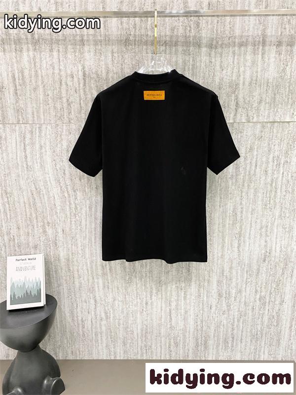 ルイヴィトン コピー 半袖Tシャツ メンズ レディース クルーネック 刺繍ロゴ フラワーモチーフ ブラック ホワイト ユニセックス カジュアル 新作 LOUIS VUITTON-1
