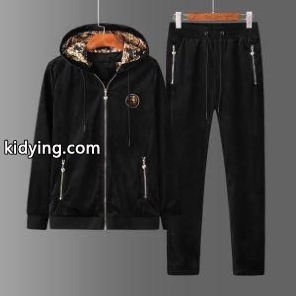 上下セット 動きやすく楽チンなスタイル ヴェルサーチ 防寒とおしゃれを両立させるコーデ VERSACE 寒い季節の王道アイテム_ヴェルサーチ VERSACE_ブランド コピー 激安(日本最大級)-0