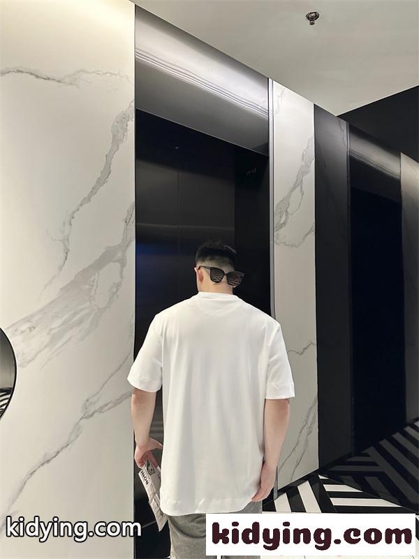 好評継続 半袖Tシャツ ポケット 滑らか質感 シンプル FENDI フェンディ コピー-4