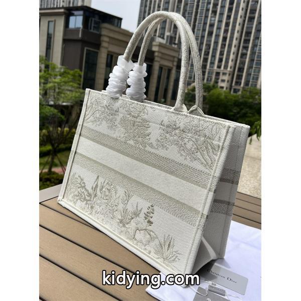 使い勝手ディオールトートバッグ スーパー コピーDior Book Tote 機能性が満点のバッグ__ブランド コピー 激安(日本最大級)-1