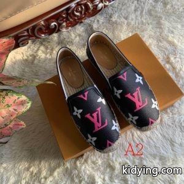 多色可選 ルイ ヴィトン 秋のコーデで使いやすい LOUIS VUITTON 一気にトレンド感が出す ランニングシューズ 遊び心たっぷり秋冬コーデ_ルイ ヴィトン LOUIS VUITTON_ブランド コピー 激安(日本最大級)-1