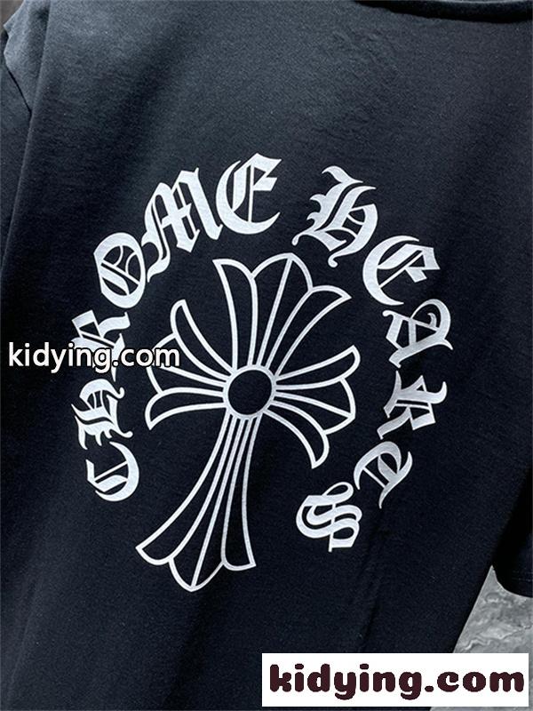チャコールブラック ポケットTシャツ Chrome Hearts クロムハーツ コピー ホワイトクロス刺繍風 袖ロゴ入り 半袖カットソー-5