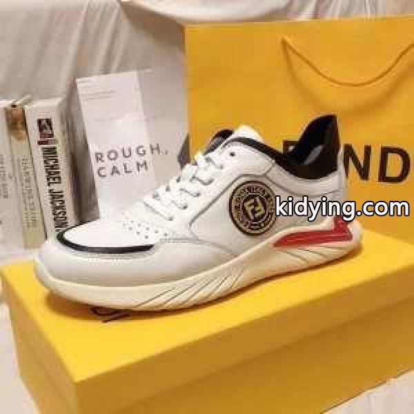 FENDI おしゃれなスタイリングが簡単に叶える フェンディこの冬にしたい素敵なスタイル ランニングシューズ この冬欲しいスタイル_フェンディ FENDI_ブランド コピー 激安(日本最大級)-0