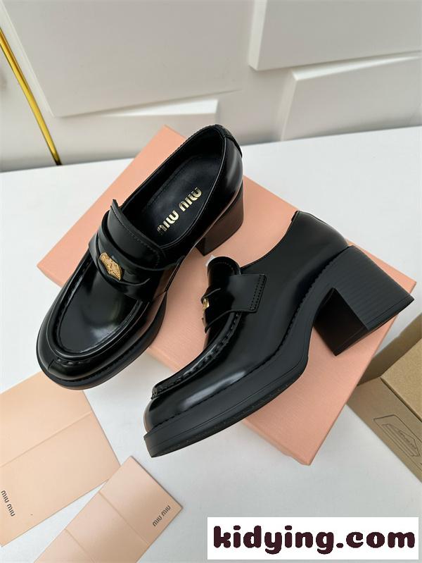 上品なしなやか質感MiuMiu ミュウミュウ靴レディーススーパーコピー人気ランキング可愛い-7
