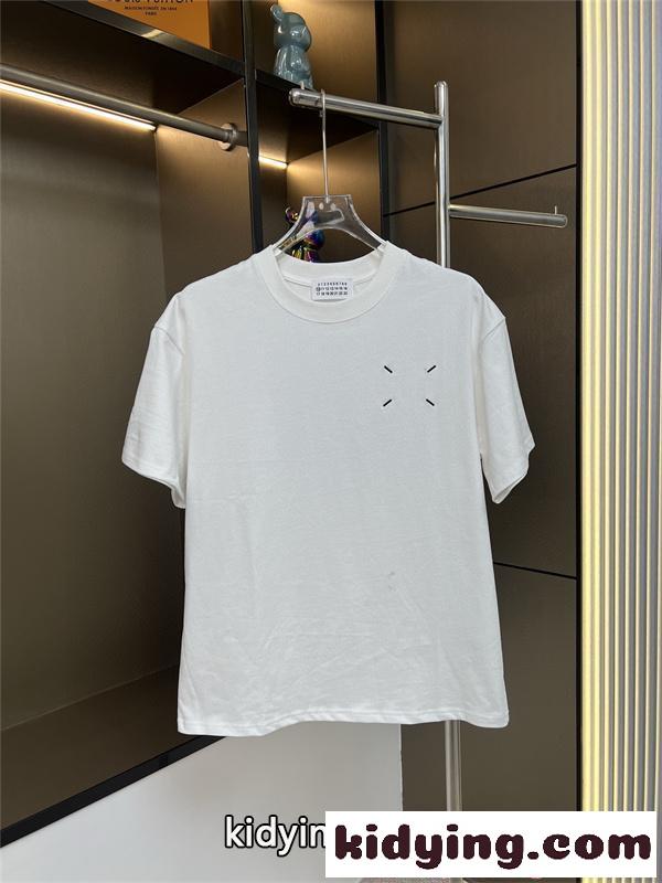 新作注目 ブラック ミニマル Maison Margiela メゾン マルジェラ スーパーコピー 刺繍 シンプル モード 半袖Tシャツ-2