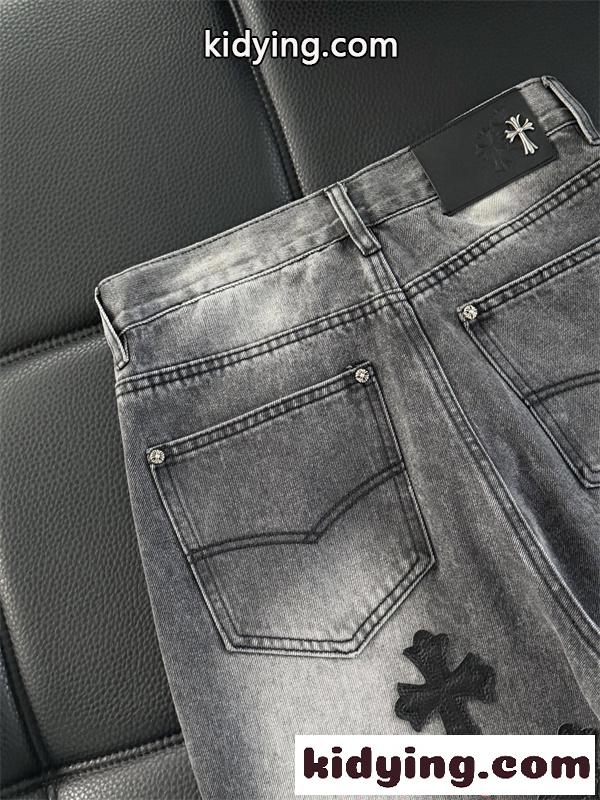 クロムハーツ コピー グレーデニム ワイドパンツ ウォッシュ加工 クロスパッチ ロゴプリント ピンクアクセント Chrome Hearts-6