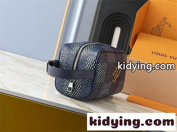 ルイヴィトン Louis Vuitton コピー ポーチ ダミエグラフィット ミニバッグ 化粧ポーチ ハンドストラップ付き コンパクト収納 トラベル 小物ケース 男女兼用-1