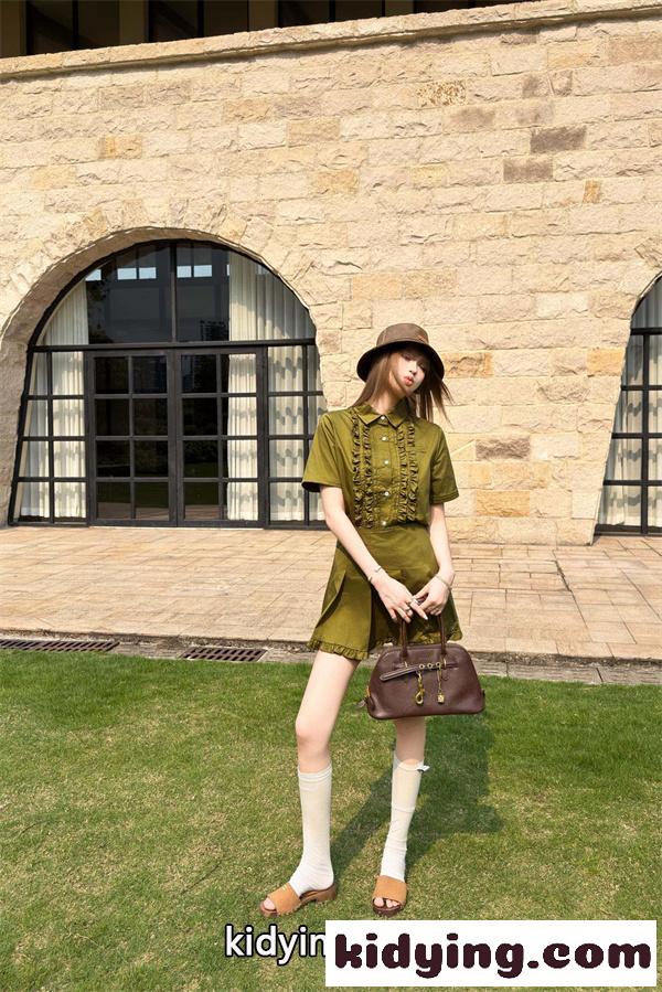 限定感 フェミニンコーデ シャツスカートスタイル 今季注目 MIUMIU ミュウミュウ コピー セットアップ おしゃれ高見え 早い者勝ち-3