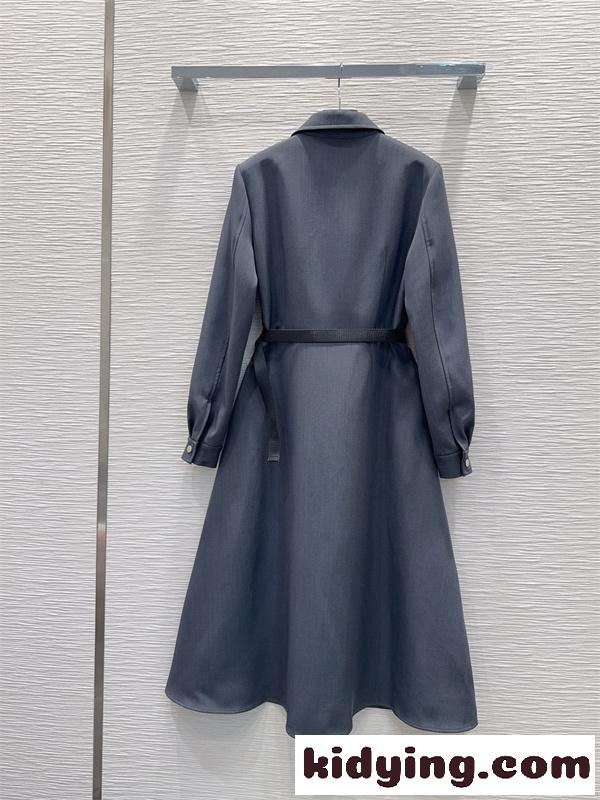 チャコールグレー 長袖シャツワンピース PRADA ベルト付き プラダ コピー 三角ロゴ フロントボタン Aラインシルエット-7
