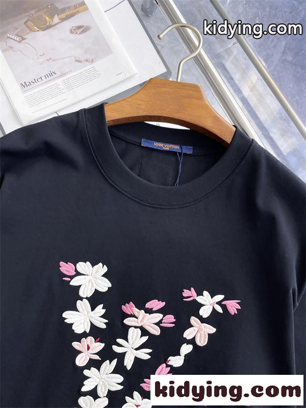 LOUIS VUITTON ルイヴィトン コピー 華やか刺繍デザイン 半袖Tシャツ フェミニンコーデ-3