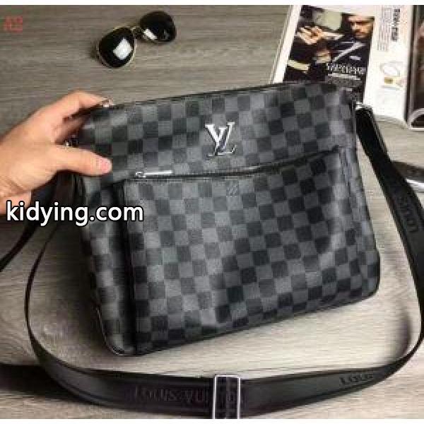 ルイ ヴィトン軽く耐久性のある LOUIS VUITTONメンズ ショルダーバッグ4色可選_ルイ ヴィトン LOUIS VUITTON_ブランド コピー 激安(日本最大級)-1