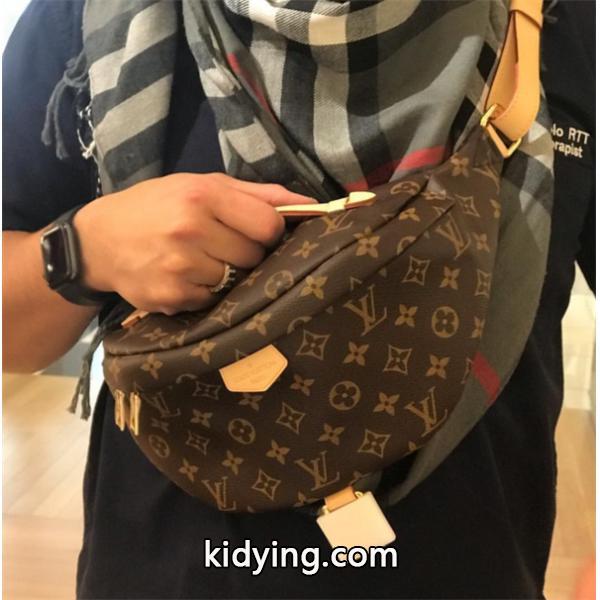 素敵　ルイヴィトン タイガ　見目良い　モノグラム定番バムバッグルイ ヴィトン LOUIS VUITTON_ブランド コピー 激安(日本最大級)-0