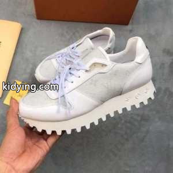 冬コーデが華やぐ本命 ルイ ヴィトン LOUIS VUITTON 冬で可愛くて楽チンな人気アイテム ランニングシューズ秋冬らしく着こなそう_ルイ ヴィトン LOUIS VUITTON_ブランド コピー 激安(日本最大級)-0