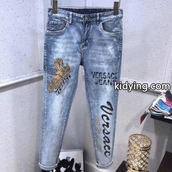 2019年春夏コレクションに見る ヴェルサーチ今年らしい優秀アイテム VERSACE デニムパンツ夏の最旬スタイルを楽しい_ヴェルサーチ VERSACE_ブランド コピー 激安(日本最大級)-0