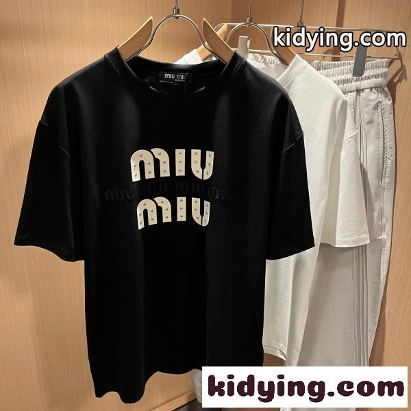 2026新作 MIUMIU ミュウミュウ コピー ロゴプリント 半袖Tシャツ メンズ クルーネック ブラック オーバーサイズ ストリート カジュアル-0