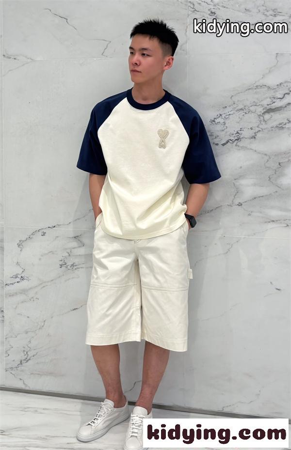 旬コーデ 半袖Tシャツ ナチュラルテイスト 軽やか着用 AMI PARIS アミ パリス コピー-3