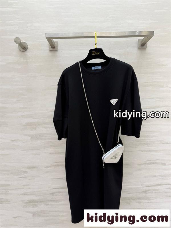 PRADAプラダロングtシャツコピー&2026トレンドファッション性抜群スタイリッシュ&ミニバッグ付き-2