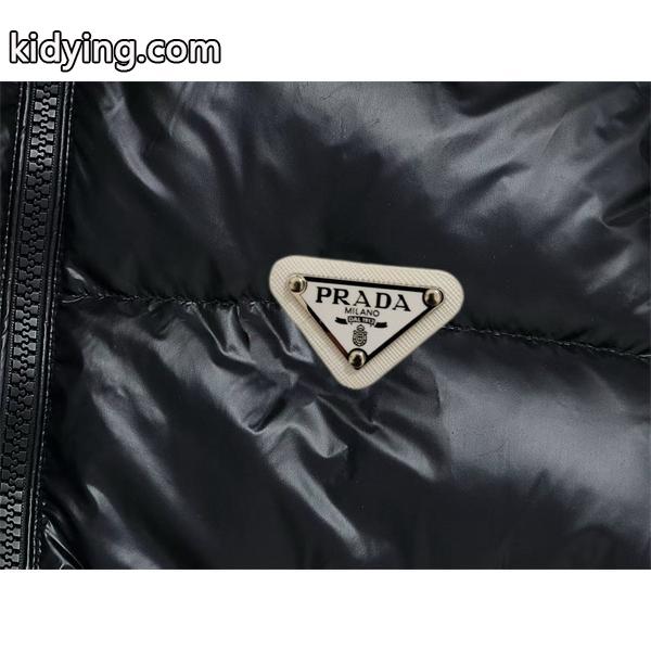 PRADA プラダ スーパーコピー ダウンジャケット 話題の商品光沢ブラック保温ボリューム クール系 2025秋冬必須-3