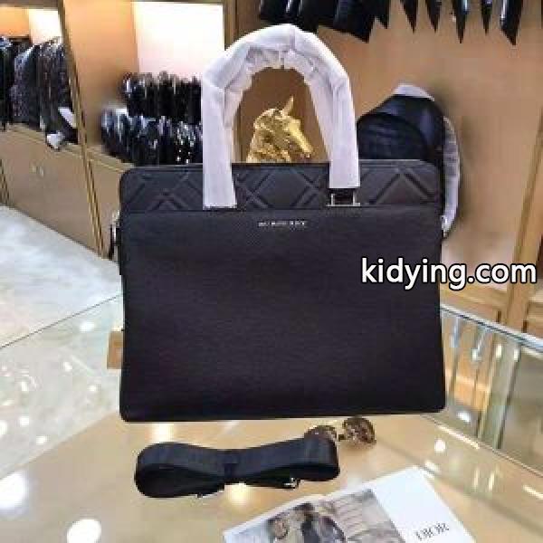 ハンドバッグ 高級感が漂う バーバリー 国内完売 BURBERRY オシャレを満喫できる_バーバリー メンズバッグ_バッグ メンズ_スーパーコピーブランド激安通販 専門店-0