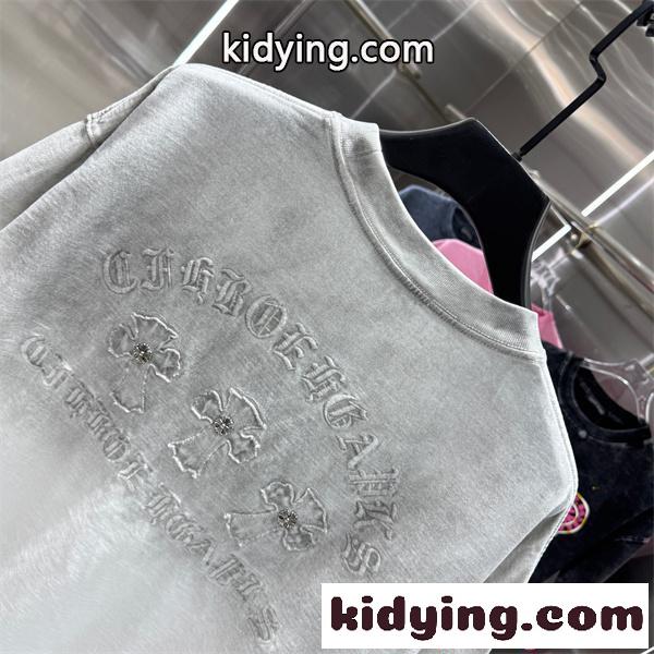グレー 半袖Tシャツ 同色刺繍 バックロゴ クロスモチーフ 上品見え ミニマル クロムハーツ コピー Chrome Hearts-4