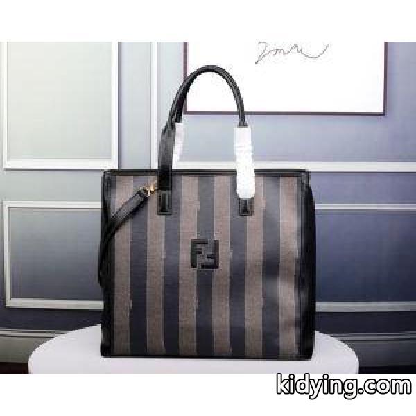 ハンドバッグ 2019年秋冬最新のトレンド 秋冬にぴったりトレンドな着こなし フェンディ FENDI_フェンディ FENDI_ブランド コピー 激安(日本最大級)-0