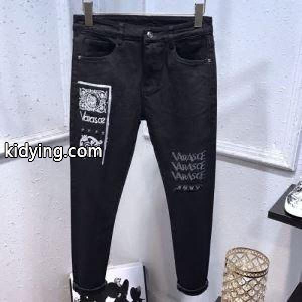 オシャレな軽やかさで魅力 ジーンズ おしゃれの「主役」になる ヴェルサーチVERSACE_ヴェルサーチ VERSACE_ブランド コピー 激安(日本最大級)-0