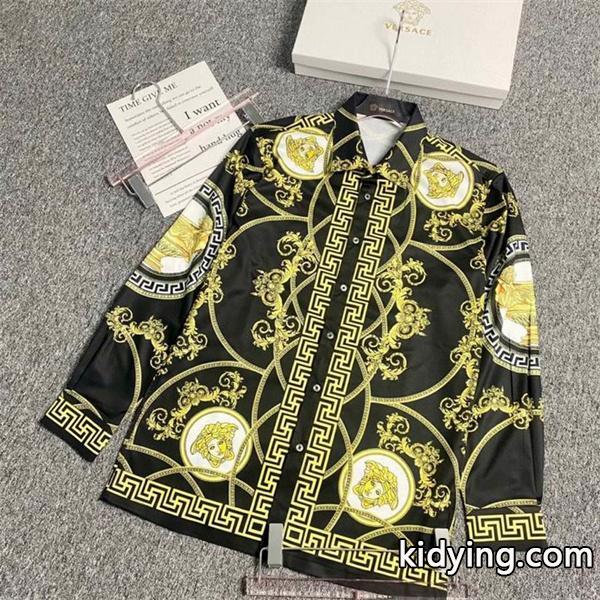シャツ 秋冬のコーデの強い味方 VERSACE 動きやすく楽チンなスタイル ヴェルサーチ 防寒とおしゃれを両立させるコーデ_ヴェルサーチ VERSACE_ブランド コピー 激安(日本最大級)-0