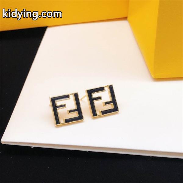 秋冬トレンドを取り入れたコーデを楽しむ フェンディ FENDI ピアス ブランド コピー 激安(日本最大級)-0