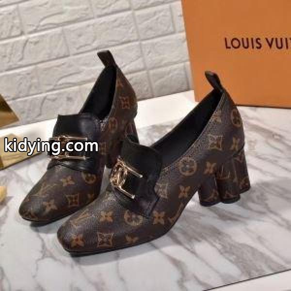 秋を感じるスタイルを楽しむ ルイ ヴィトン 真冬でおしゃれに着こなす LOUIS VUITTON ハイヒール 秋冬おしゃれをより楽しませる_ルイ ヴィトン LOUIS VUITTON_ブランド コピー 激安(日本最大級)-0