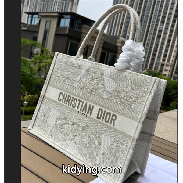 使い勝手ディオールトートバッグ スーパー コピーDior Book Tote 機能性が満点のバッグ__ブランド コピー 激安(日本最大級)-0