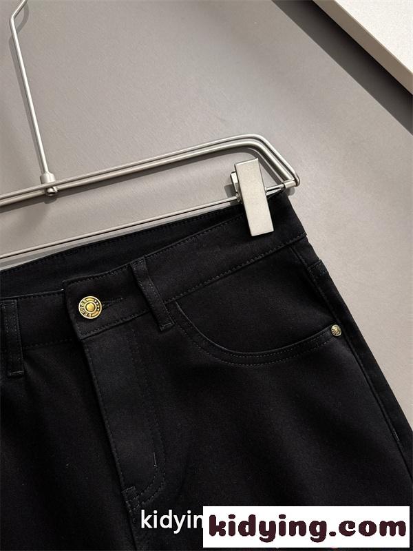 ディオール コピー デニムパンツ ロング丈 ホワイト ブラック 立体刺繍 ポケット 金属ロゴ装飾 細身シルエット-6