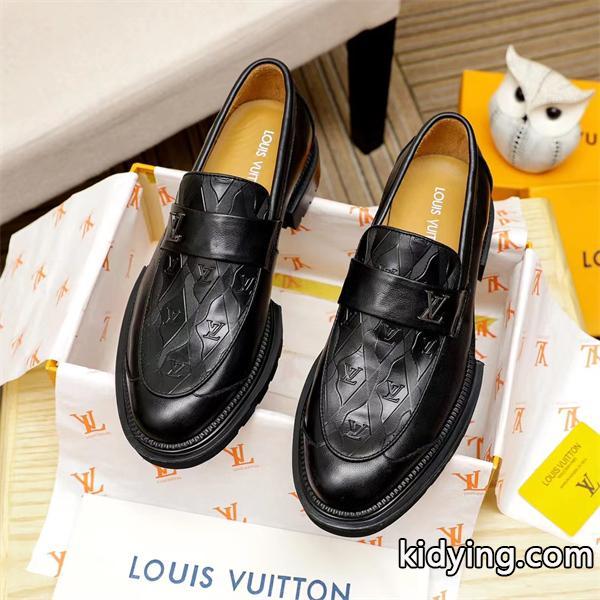 カジュアルシューズ 海外セレブが注目アイテム ファッション感度の高い2019トレンド LOUIS VUITTON ルイ ヴィトン_ルイ ヴィトン LOUIS VUITTON_ブランド コピー 激安(日本最大級)-0