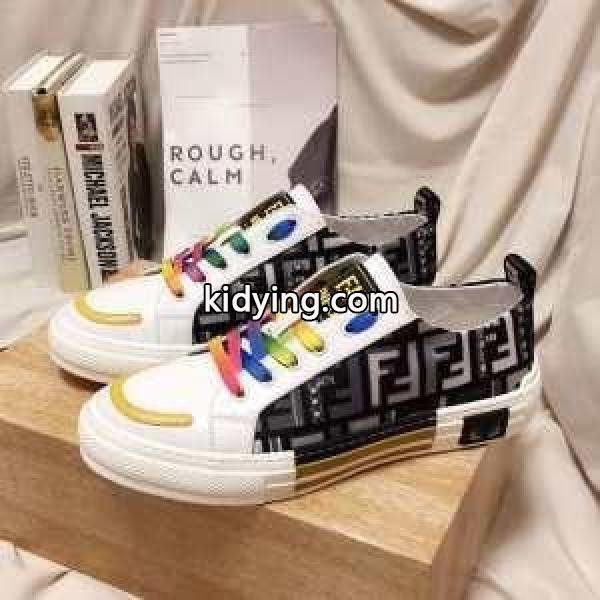 この秋トレンドに合わせる着こなし フェンディ FENDI 秋冬ファッションをバランスよく仕上げる ランニングシューズ_フェンディ FENDI_ブランド コピー 激安(日本最大級)-0