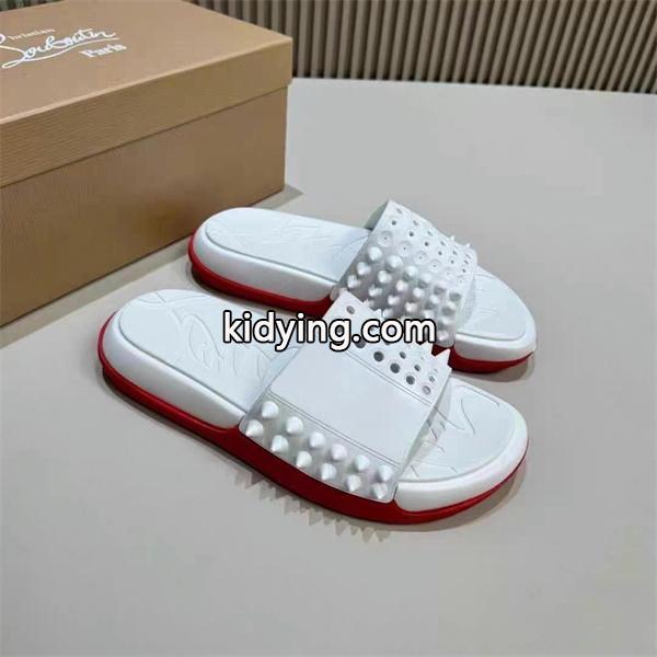 Christian Louboutin 激安 メンズ シャワーサンダル レッドソール スタッズ ロゴサンダル スライドサンダル ブラック-1