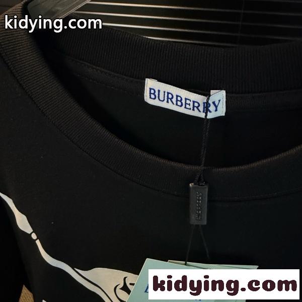 BURBERRY コピー バーバリー コピー ナイトグラフィックプリント 半袖Tシャツ オーバーサイズ クルーネック コットン トレンド 人気 新作-12