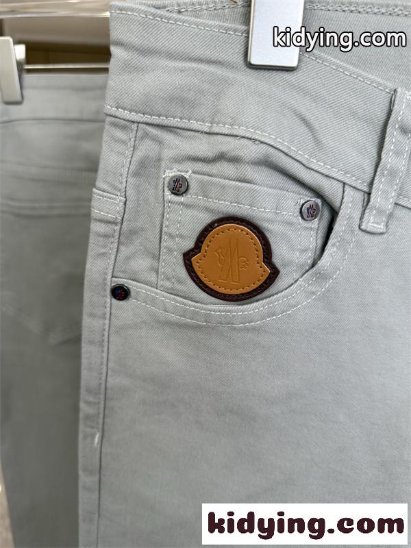 2026新作 グレイッシュグリーン ミニマルデザイン MONCLER モンクレール コピー ジーンズ 上品カジュアル 着回し力-6