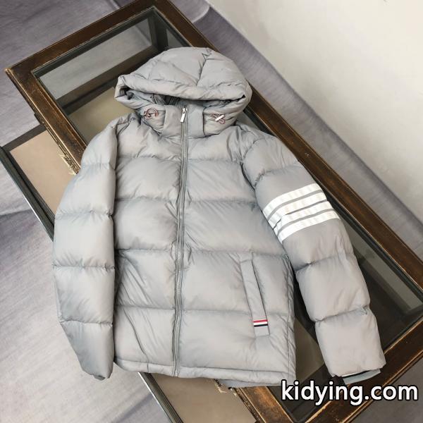 2025秋冬最新❤実用性に溢れるアイテム THOM BROWNE トムブラウン偽物 ダウンジャケット 大人のこなれ感抜群定番-0