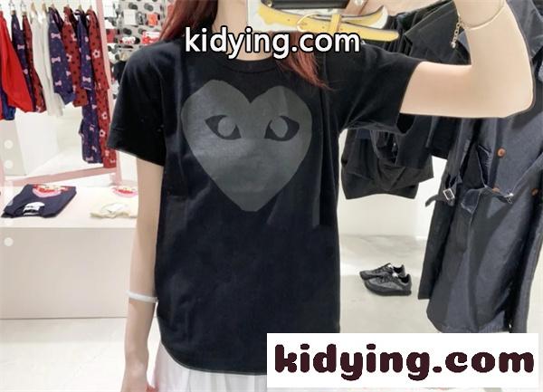 コムデギャルソン プレイ COMME des GARÇONS PLAY 激安 Tシャツ 半袖 ブラックハート モノトーン フロントプリント ミニマル 洗練 ユニセックス 軽量 コットン 黒-3